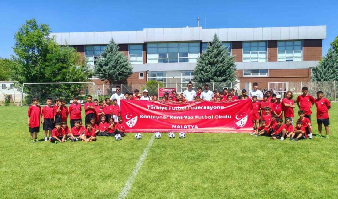 Türkiye Futbol Federasyonu Malatya Bölge Temsilciliği’nin koordinasyonunda konteyner evlerde yaşayan