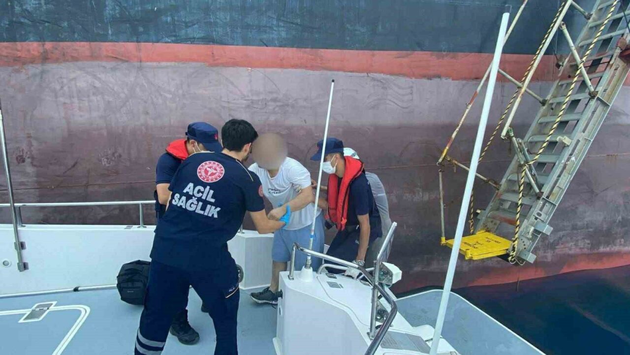 Muğla’nın Fethiye ilçesi açıklarında seyreden ticari gemide rahatsızlanan bir vatandaş