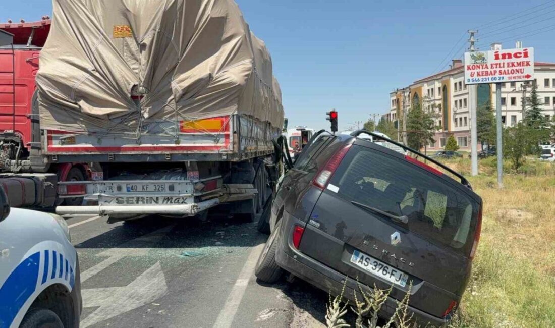 Afyonkarahisar’da kırmızı ışıkta bekleyen tıra arkadan çarpan yabancı plakalı aracın
