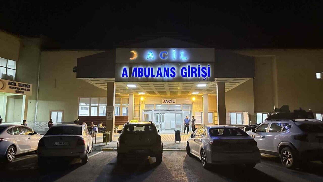 HAKKARİ (İHA) – Hakkari’nin Yüksekova ilçesinde tırın iletken hattına çarpması