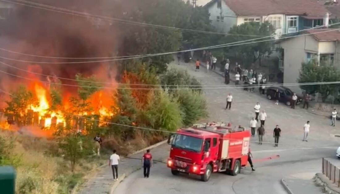 Tokat’ta arı kovanlarının bulunduğu arazide çıkan yangın, itfaiyenin hızlı müdahalesiyle