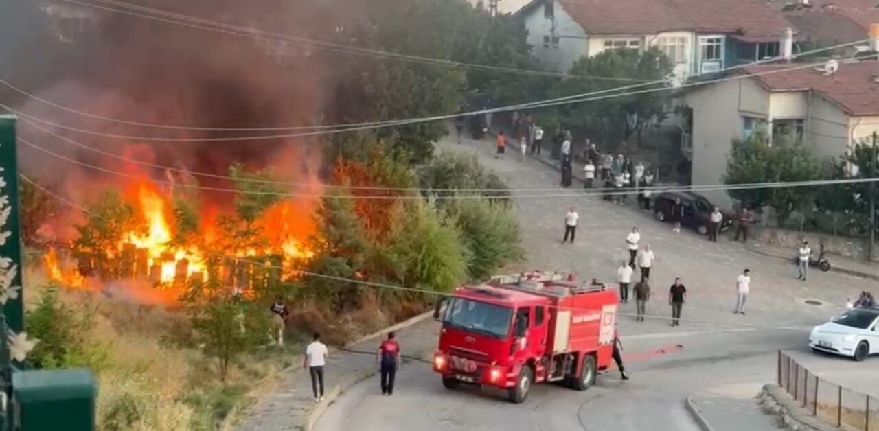Tokat’ta arı kovanlarının bulunduğu arazide çıkan yangın, itfaiyenin hızlı müdahalesiyle