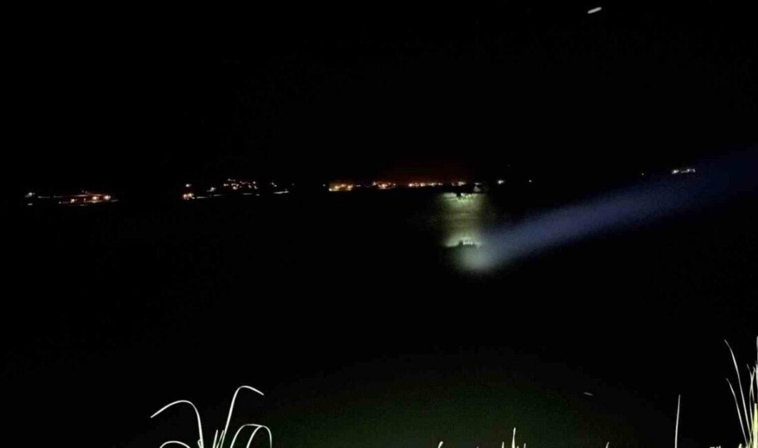 Tokat’ın Erbaa ilçesinde iki kuzenin eşyalarının bulunduğu otomobil Kelkit Çayı