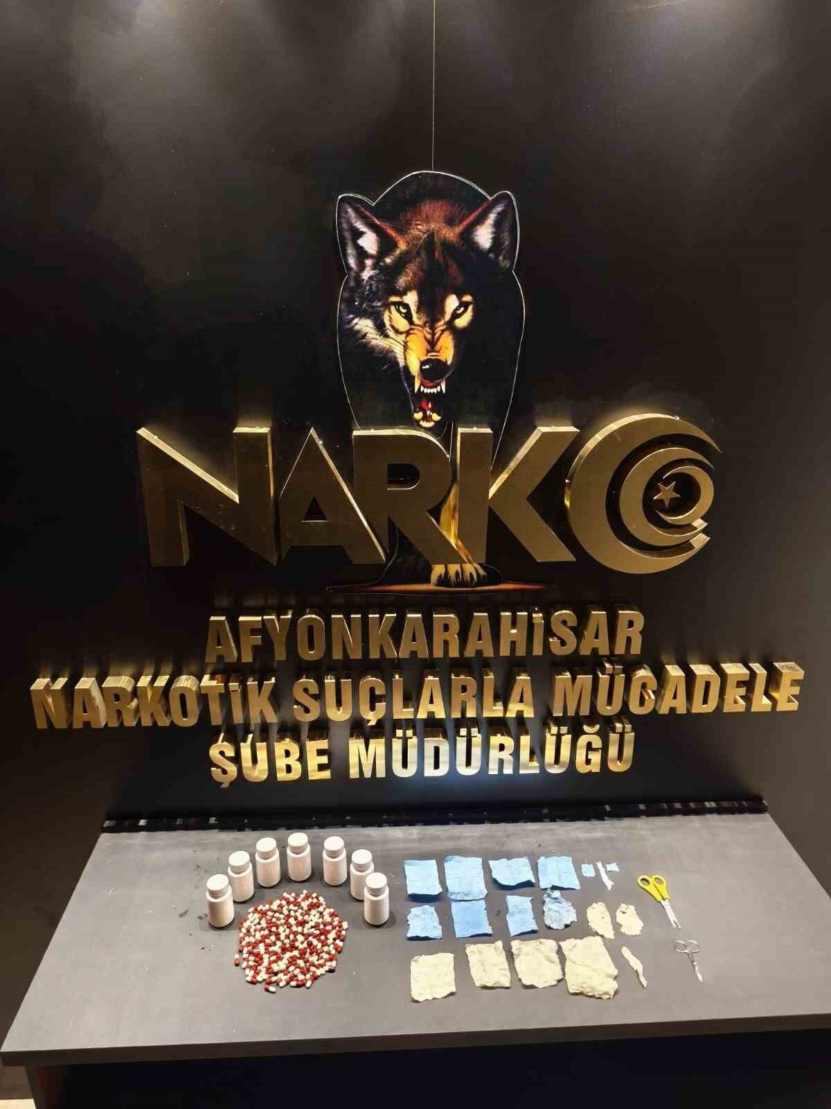 Afyonkarahisar’da 323 adet uyuşturucu hap ve 21 adet uyuşturucu emdirilmiş