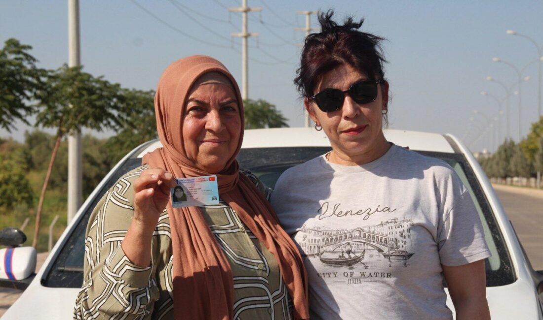Şanlıurfa’da 65 yaşındaki bir kadın, torununu götürdüğü ehliyet sınavından sonra