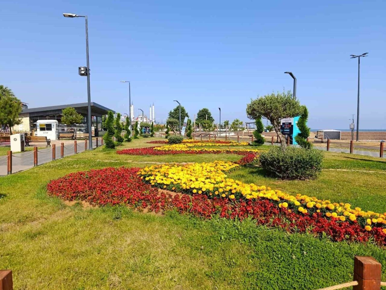 Trabzon Büyükşehir Belediyesi, park ve yeşil alanlarda kapsamlı bakım ve