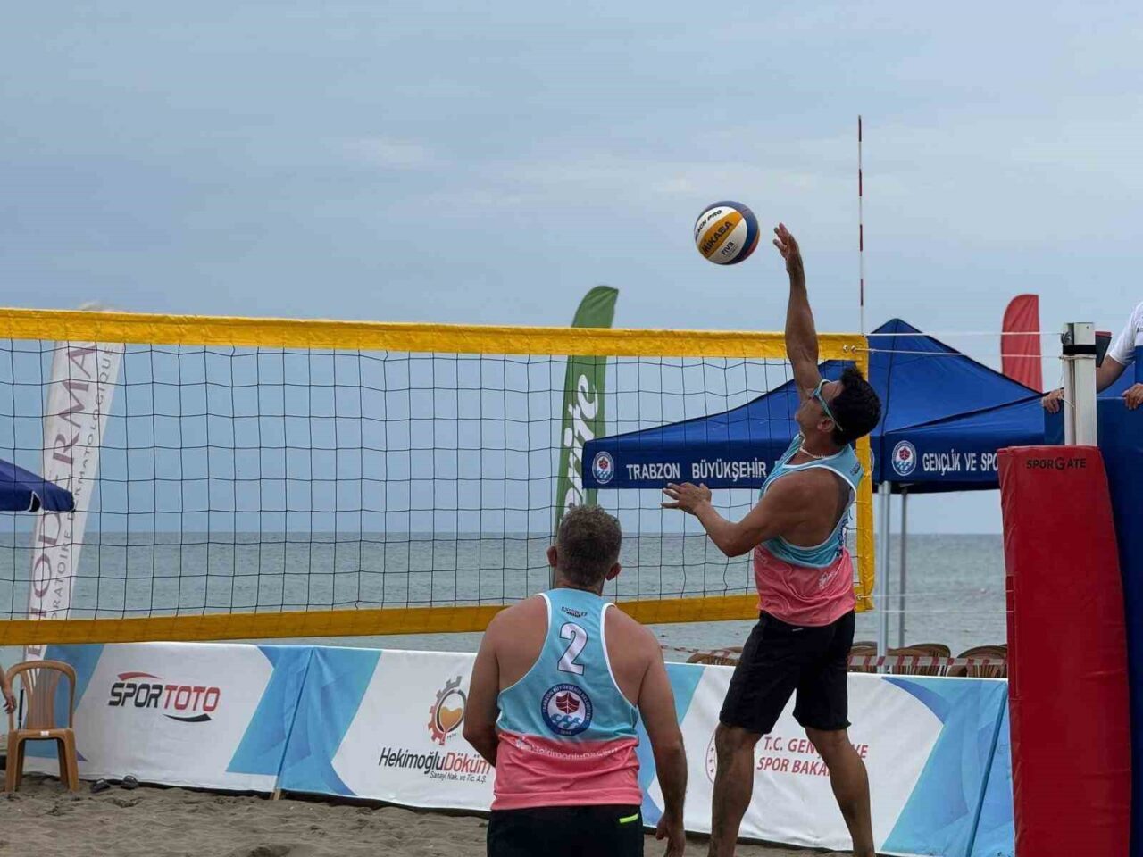 Trabzon Büyükşehir Belediyesi’nin düzenlediği Uluslararası Biodermo Pro Beach Tour Voleybol