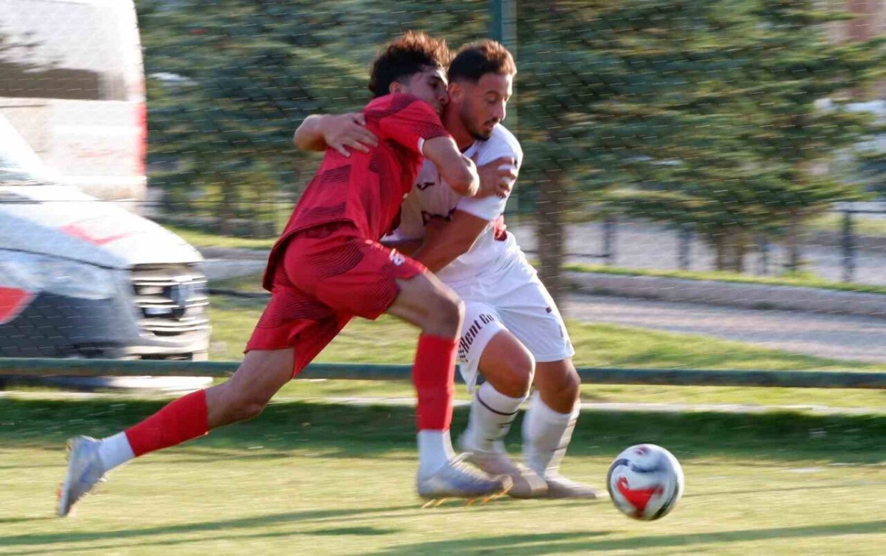 Sezon hazırlıklarını Erzurum Palandöken Yüksek İrtifa Kamp Merkezi’nde devam eden