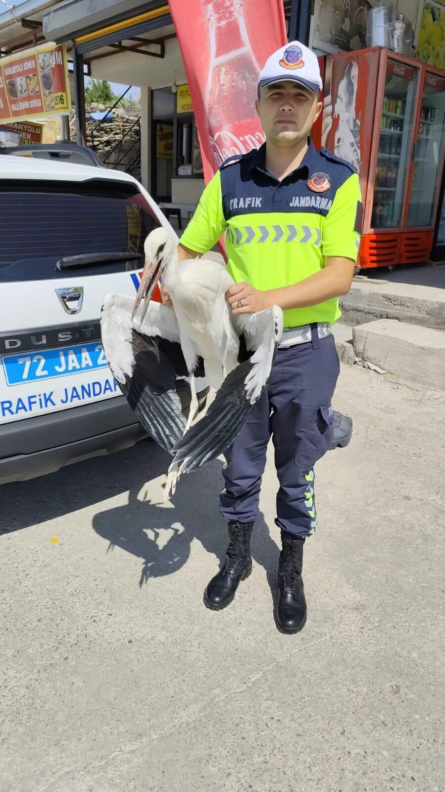 Batman’ın Kozluk ilçesinde yol denetimlerinde bulunan jandarma trafik ekiplerinin radarı