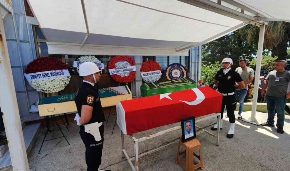 Bursa’da otomobilin tali yoldan ana yola çıkmak isteyen kamyonla çarpışması