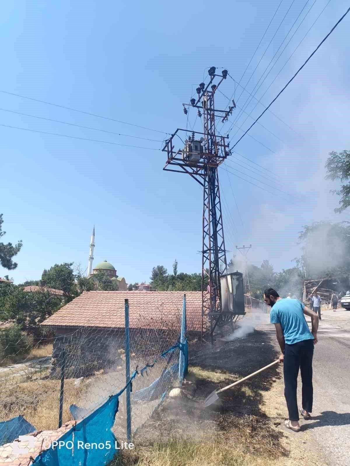 Çorum’un Osmancık ilçesinde trafoda çıkan ve otlara sıçrayan yangın itfaiye