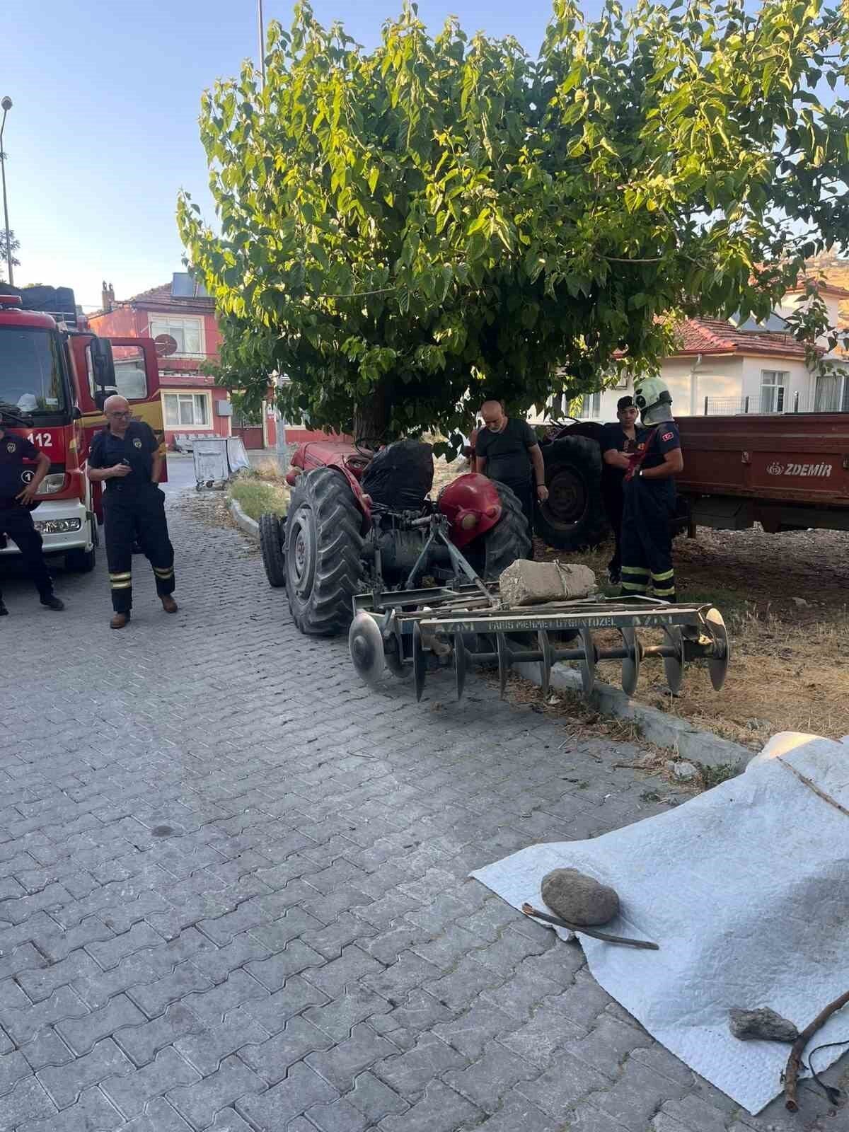 Isparta’da meydana gelen kazada, traktörün ağaca çarpması sonucu ağır yaralanan