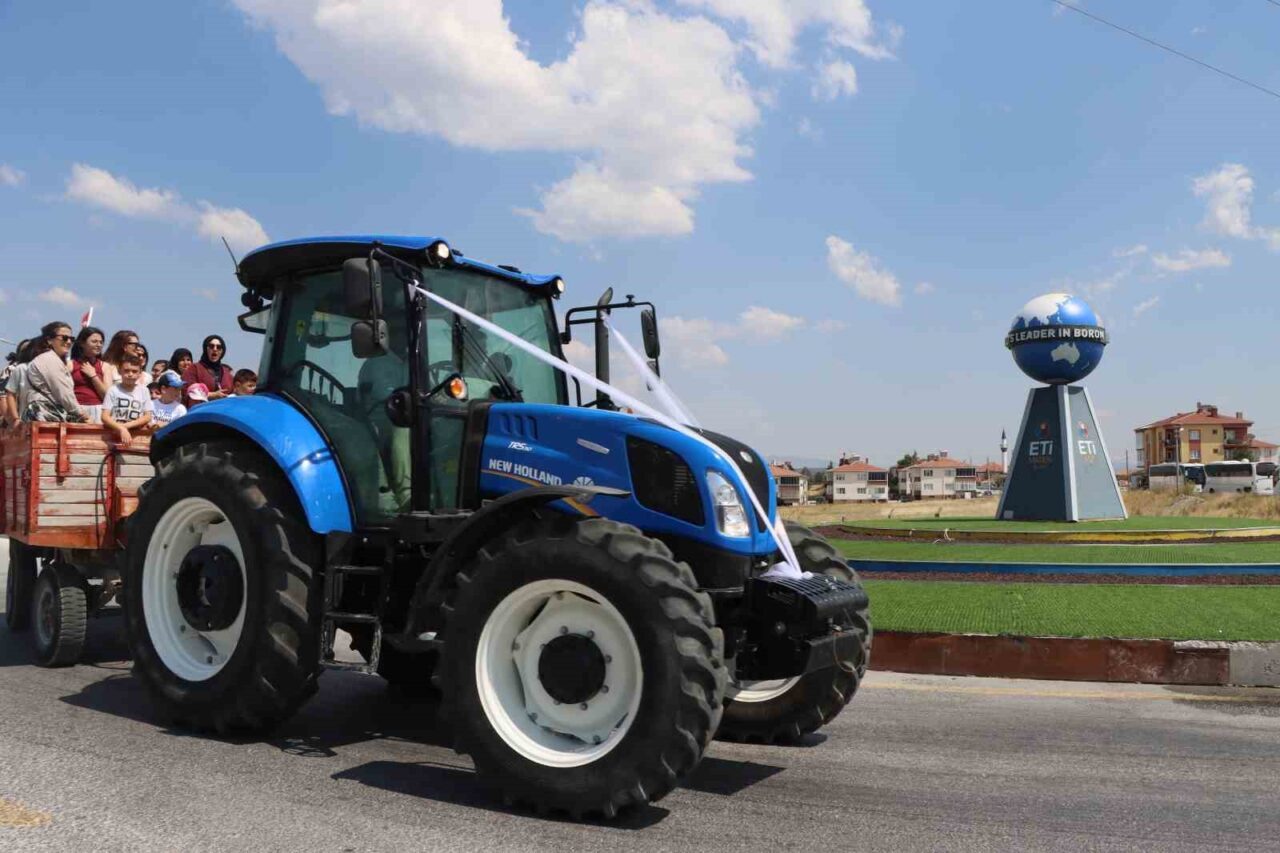 Eskişehir’in Seyitgazi ilçesi Kırka mahallesi halkı minik Eymen’in sünnet düğünü