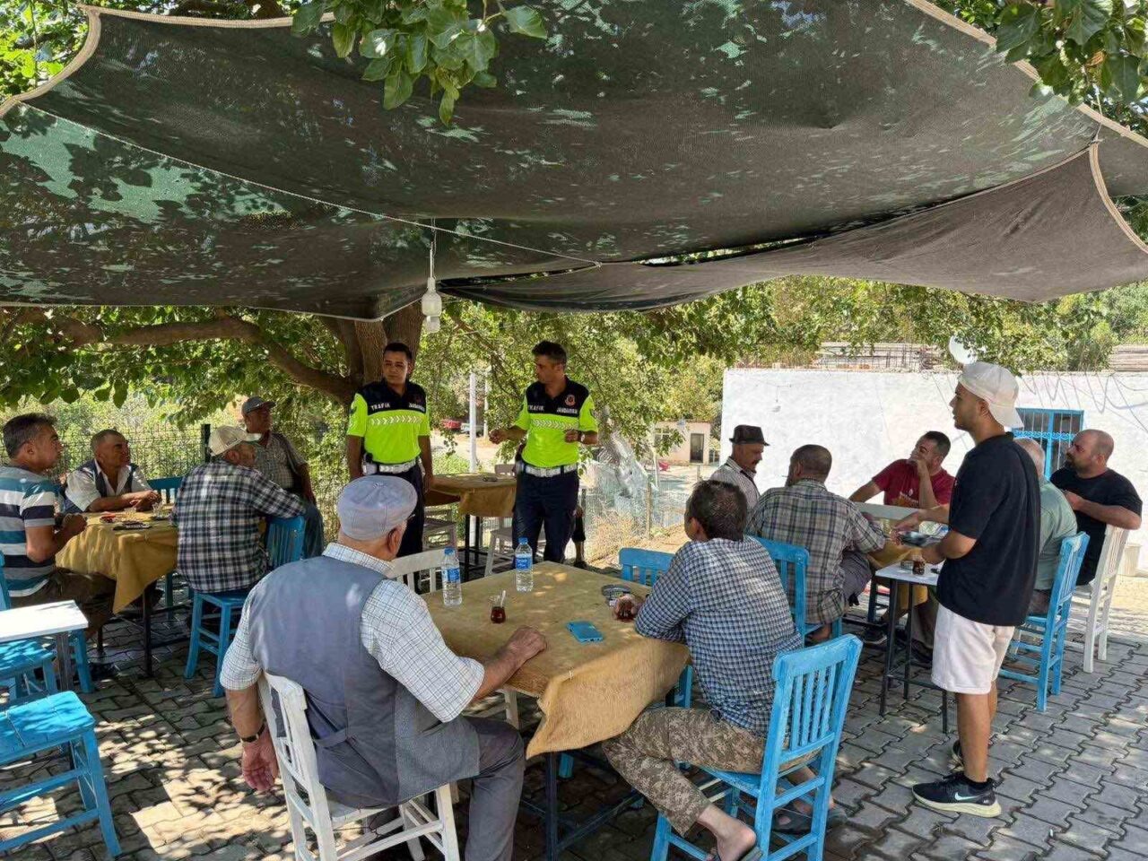 Aydın’da jandarma ekiplerince traktör sürücülerine yönelik gerçekleştirilen eğitimde, ROPS sistemi