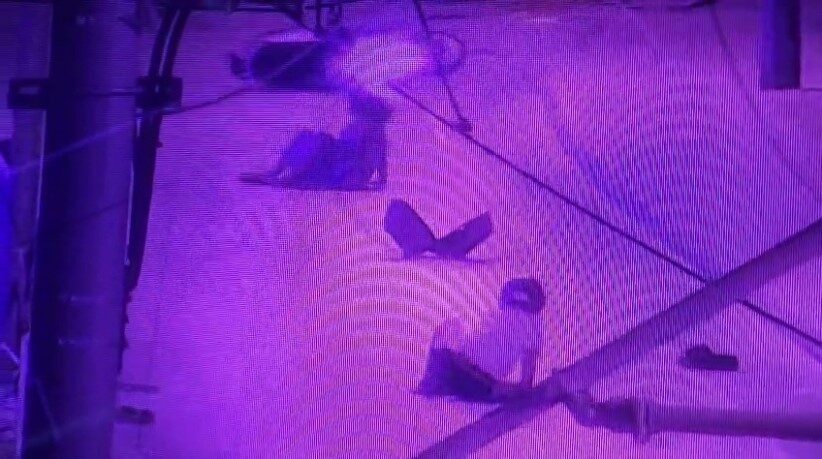 Antalya’da tramvay durağına çarpan 14 yaşındaki ehliyetsiz motosiklet sürücüsü ve