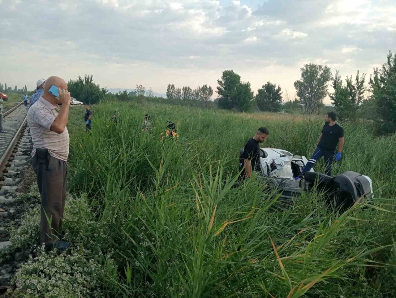 Konya’nın Akşehir ilçesinde Fransa’dan memleketine tatile gelen gurbetçi vatandaş, hemzemin
