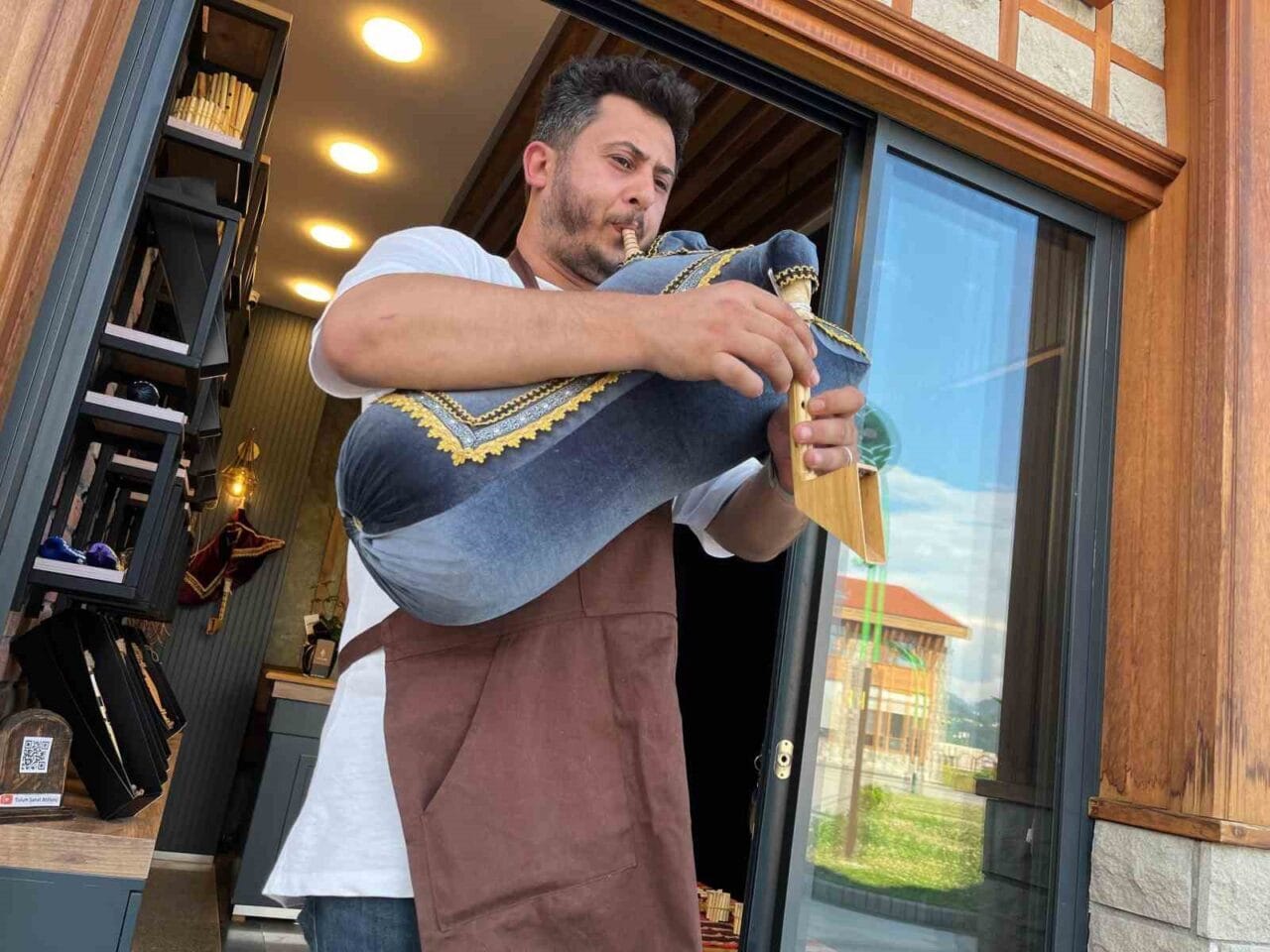 Doğu Karadeniz’in vazgeçilmez enstrümanı tulumun ustası gün geçtikçe azalsa da