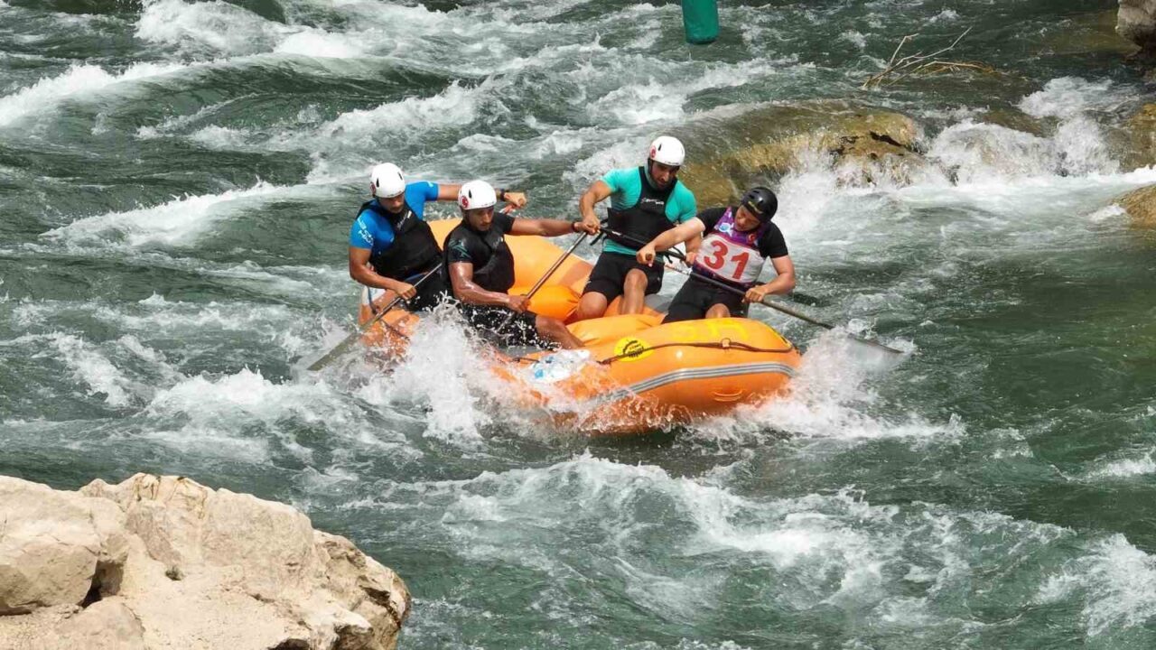 Tunceli’de Munzur Nehri’nde 4 gün boyunca 9 ilden 42 takım