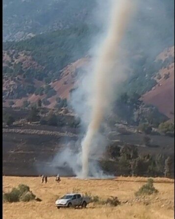 Tunceli’nin Hozat ilçesinde dün çıkan yangında hortum oluşurken o anlar
