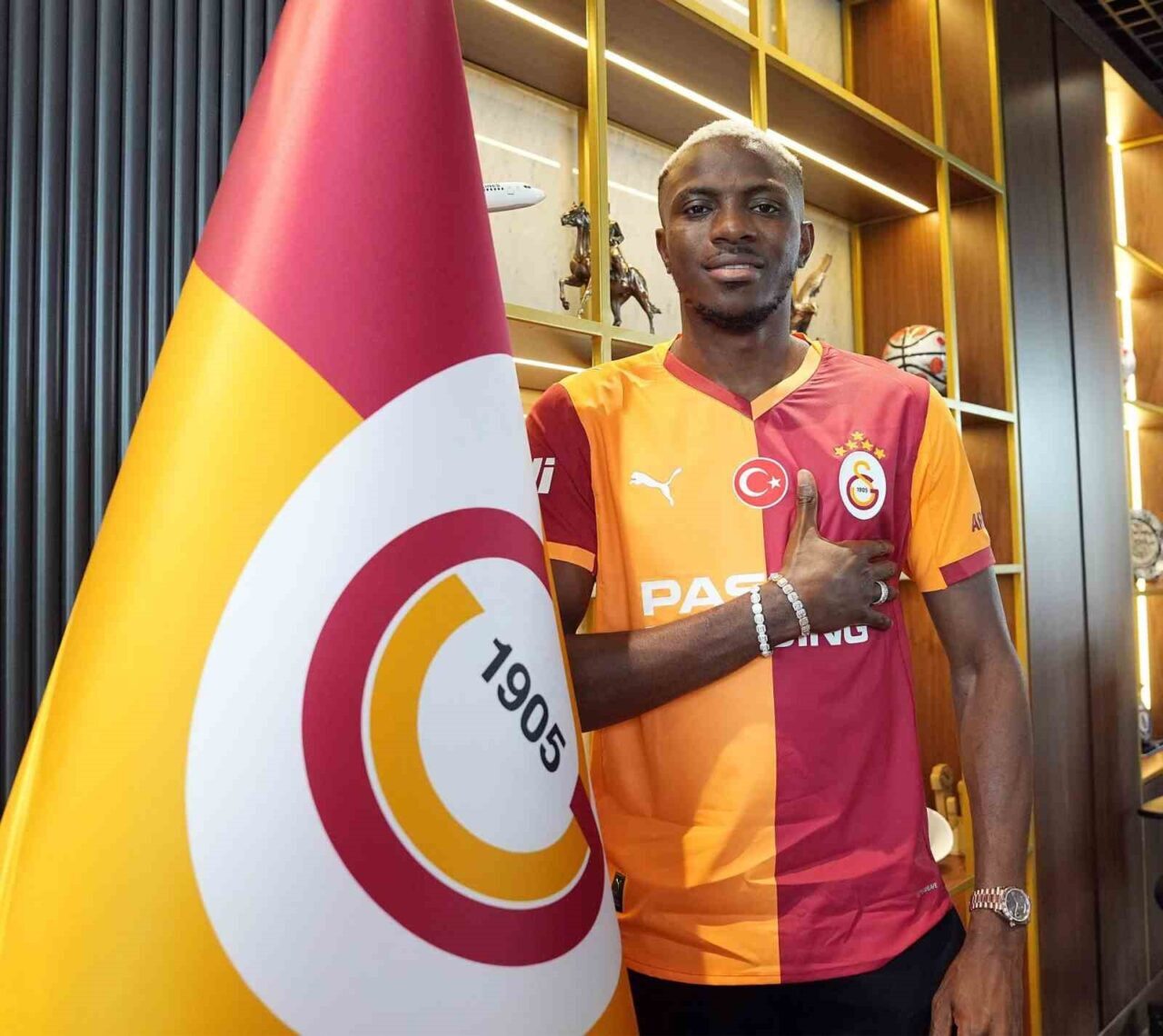 Galatasaray’ın yeni transferi Victor Osimhen, 75 milyon Euro ile Türk
