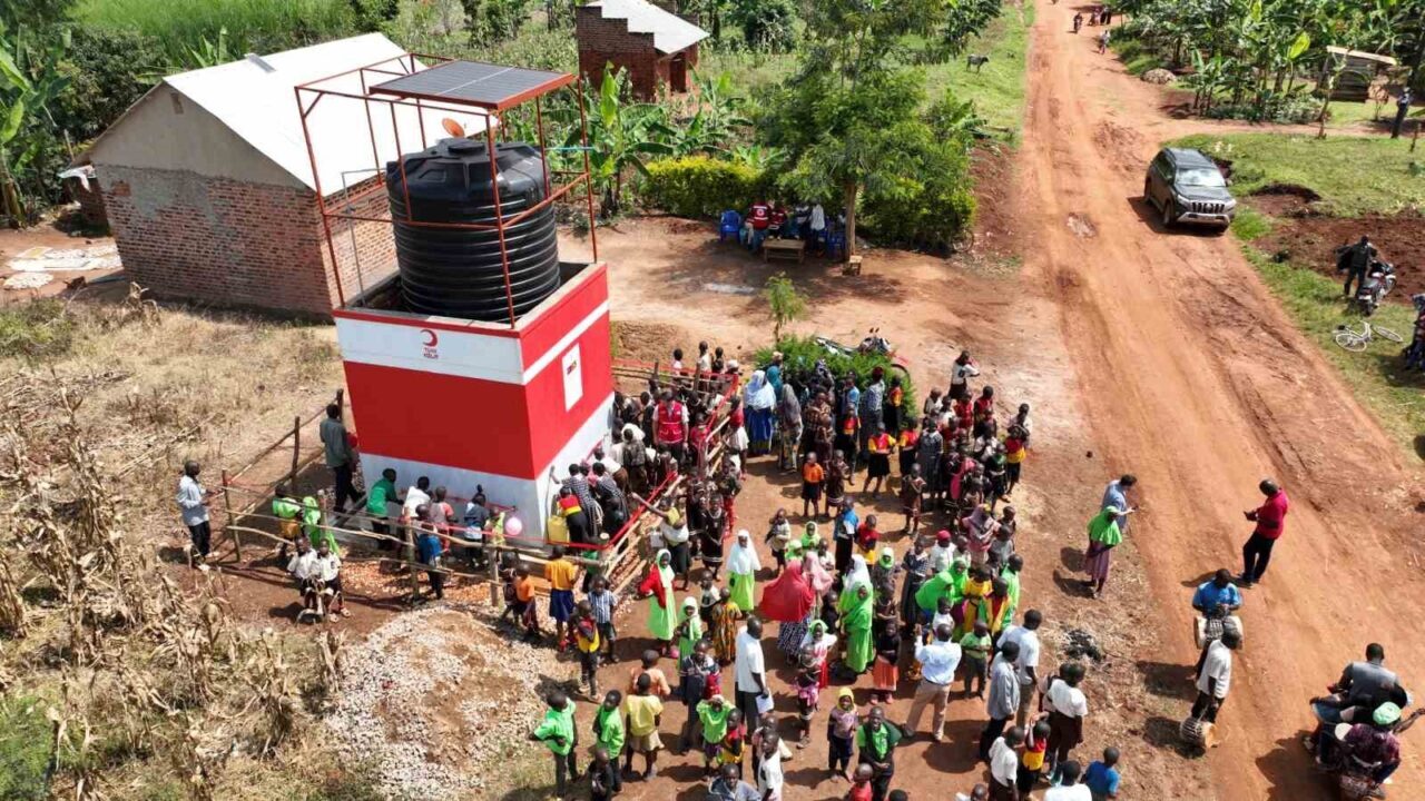 Temiz suya erişimin hayati bir mücadeleye dönüştüğü Afrika’da Türk Kızılay,