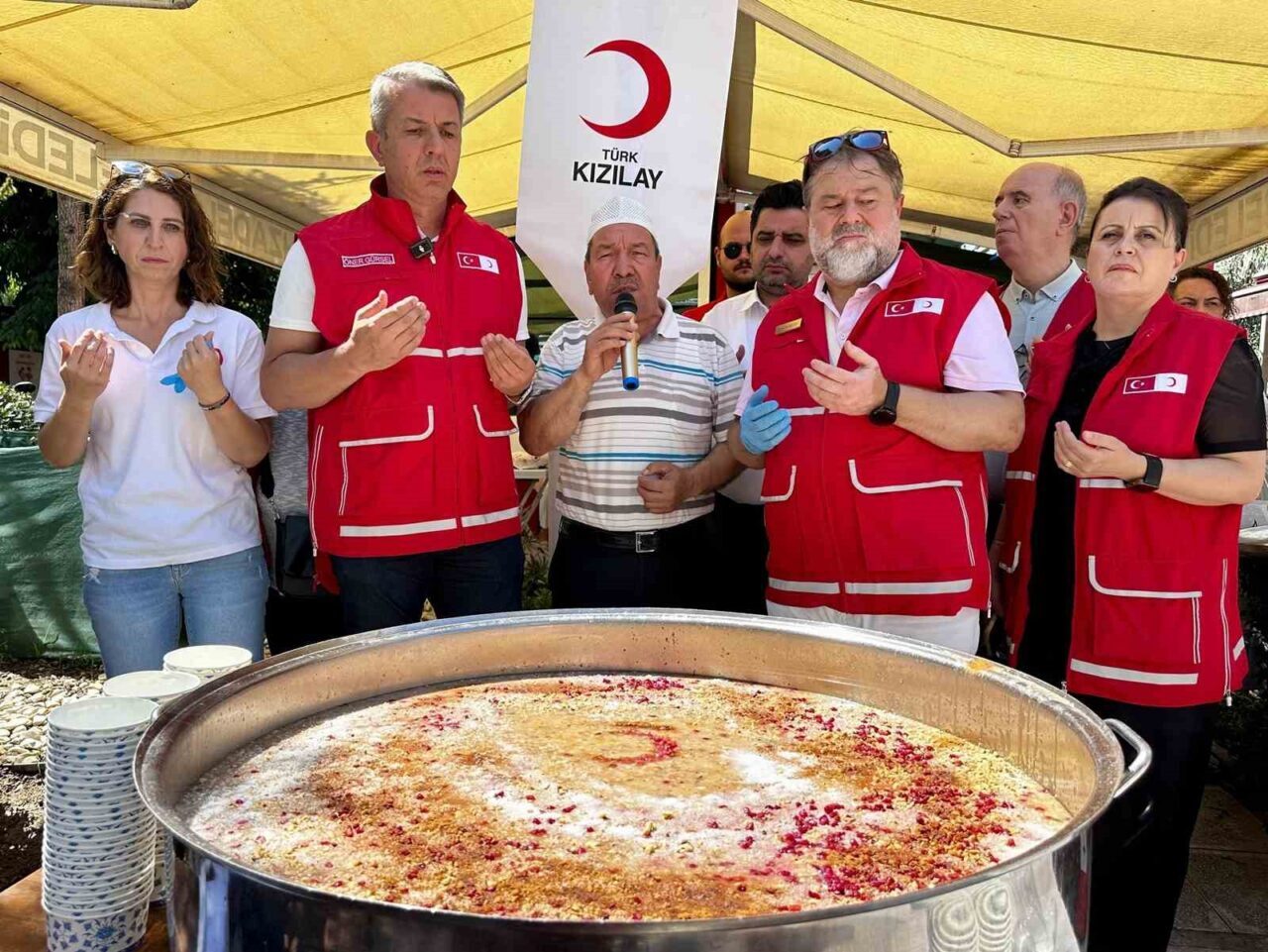 Türk Kızılay Manisa İl Merkezi Başkanlığı tarafından vatandaşlara 1000 kişilik