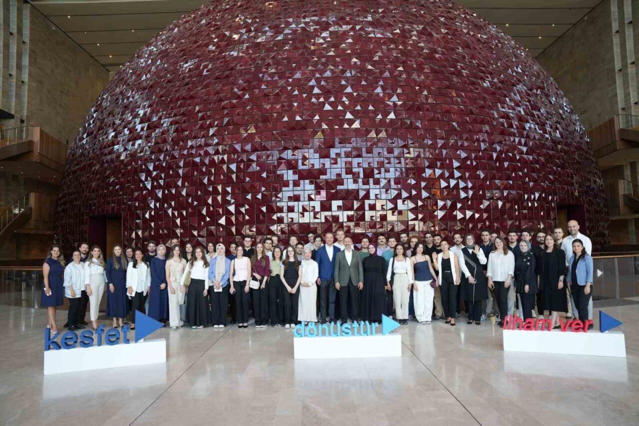 Geleceğin yeni liderlerine erken kariyer fırsatı sunan Türk Telekom, gençlerin