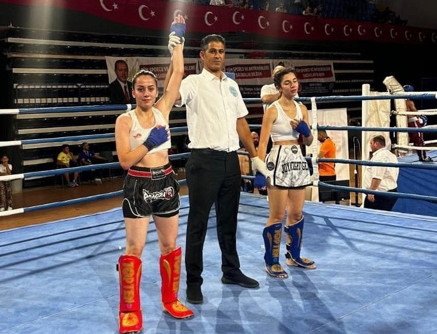 ürkiye Kick Boks Şampiyonası’nda Elazığ’ı temsil eden sporcular, elde ettikleri