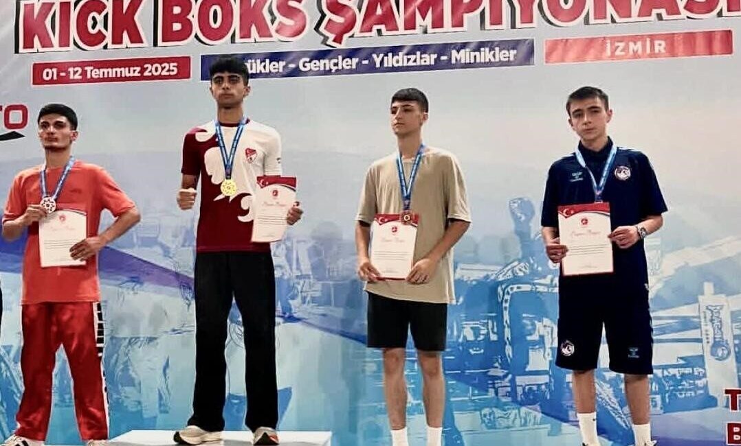 Türkiye Kick Boks Şampiyonası’nda, Elazığ’ı temsil eden sporcular 8 bronz