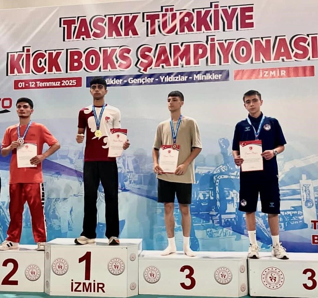 Türkiye Kick Boks Şampiyonası’nda, Elazığ’ı temsil eden sporcular 8 bronz