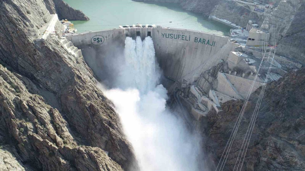 Türkiye’nin en yüksek barajı Yusufeli, 3,1 milyar kilovatsaat üretimle milli