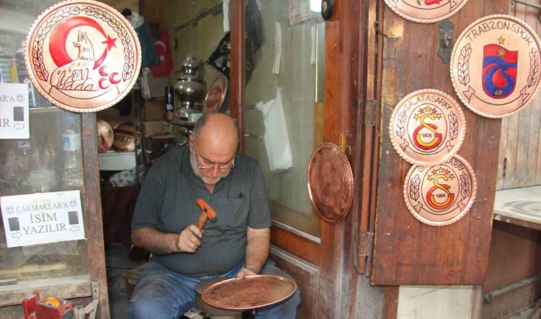 Gaziantep’in tarihi Bakırcılar Çarşısı’nın en yaşlı bakır ustaları arasında yer
