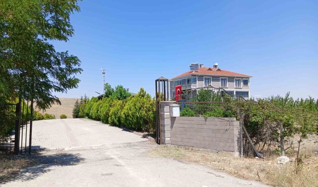 Ankara’da tutukluk yapan tabancanın ateş almasını sonucu seken kurşunlar 1’i