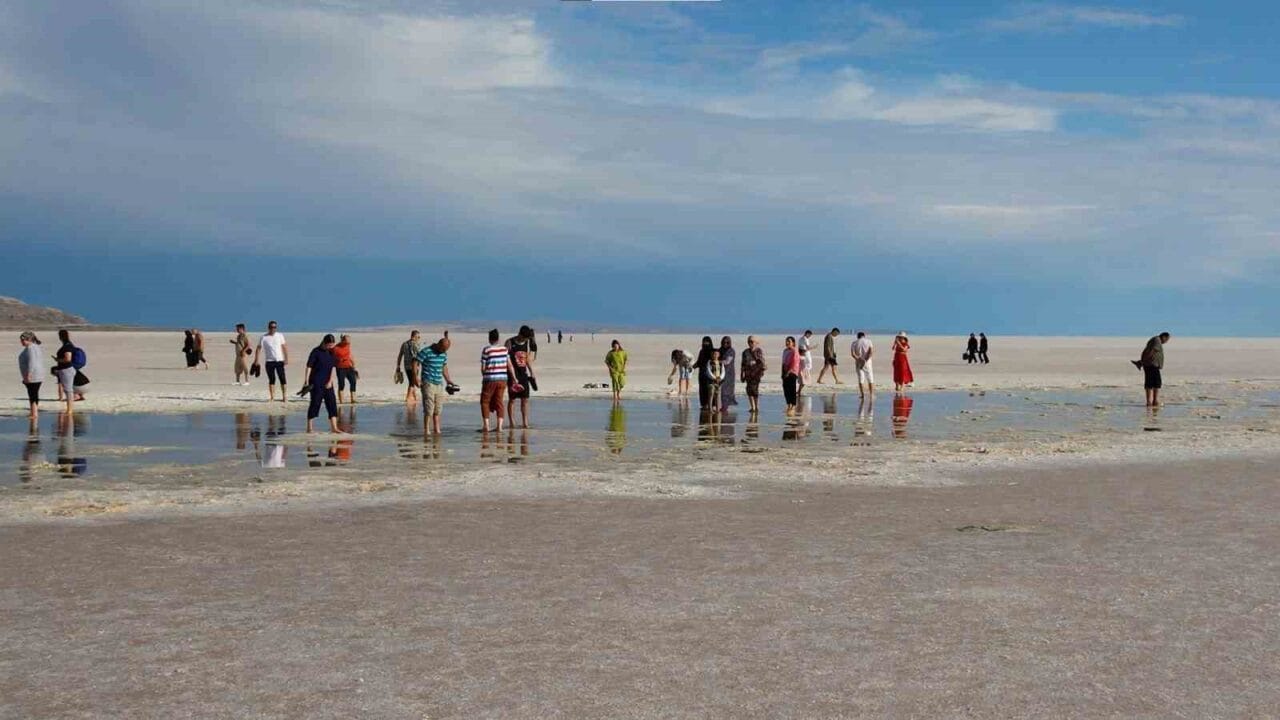 Ankara’nın önemli sulak alanlarından biri olan Tuz Gölü, hafta sonunda