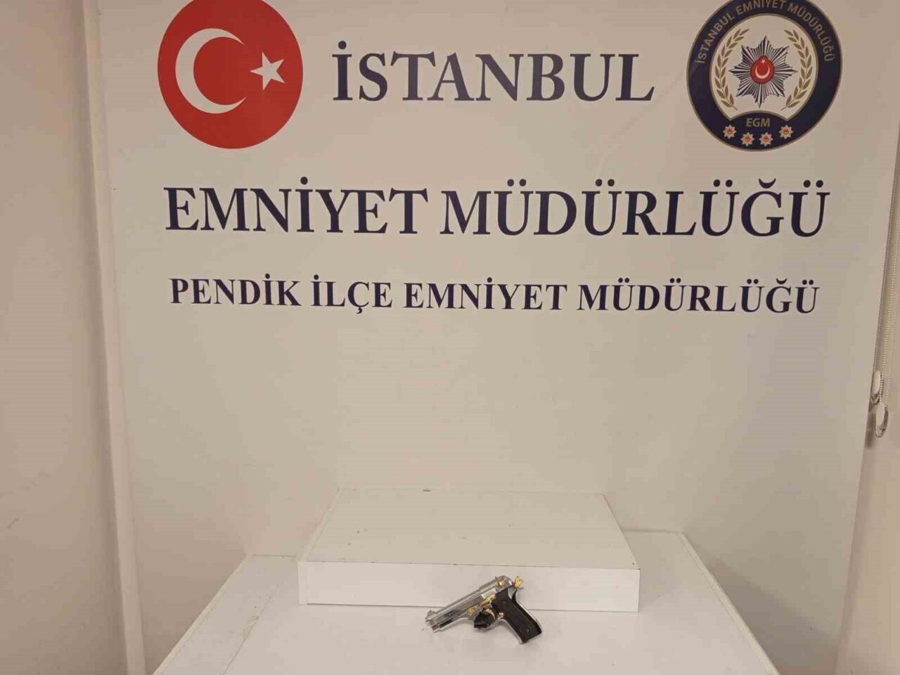 Tuzla’da gelin ve damadın evden çıktığı sırada kurusıkı tabancayla defalarca