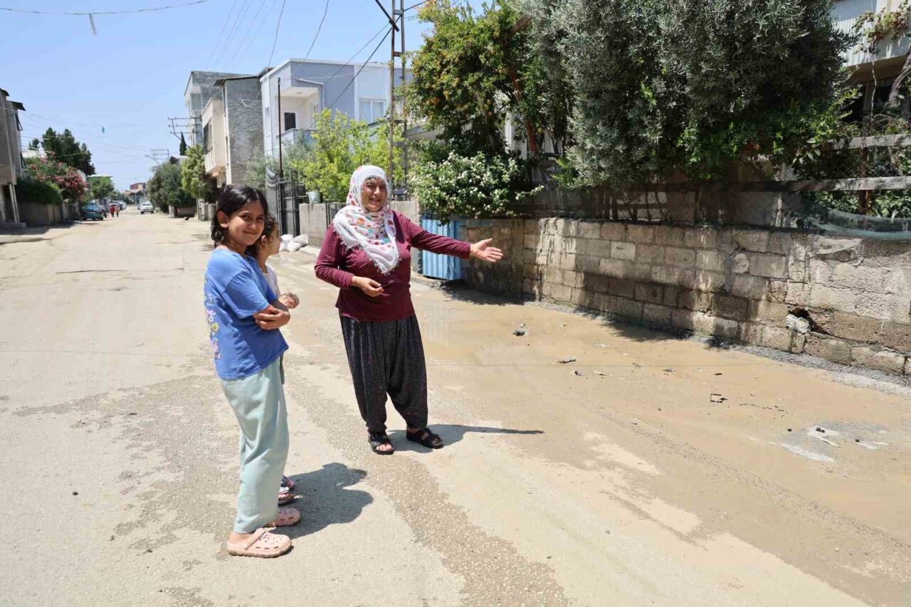 Adana’nın Seyhan ilçesinde üç günde ikinci kez patlayan su borusu