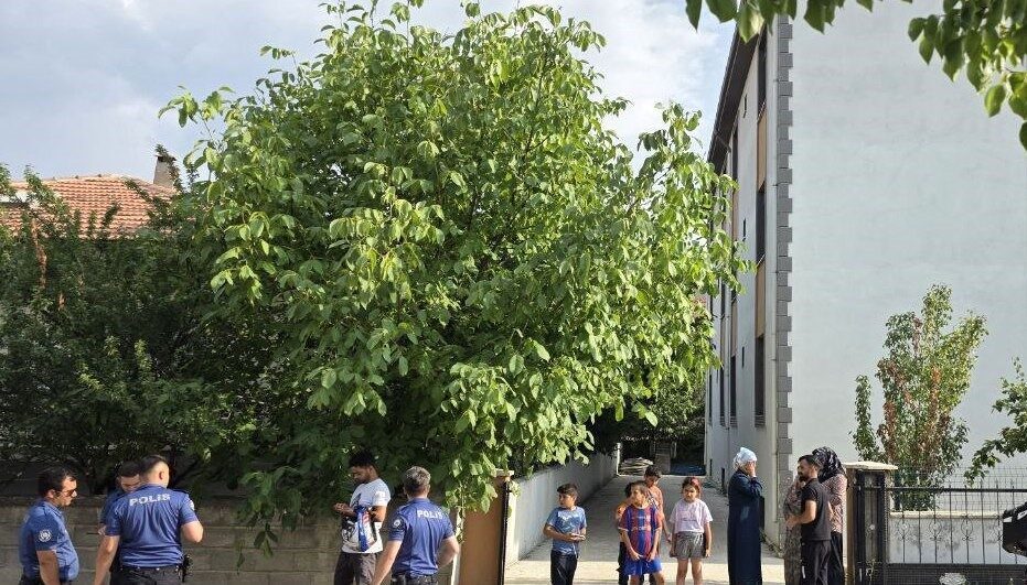 Erzincan’da bir apartmanın üçüncü katından düşen 23 yaşındaki genç kadın