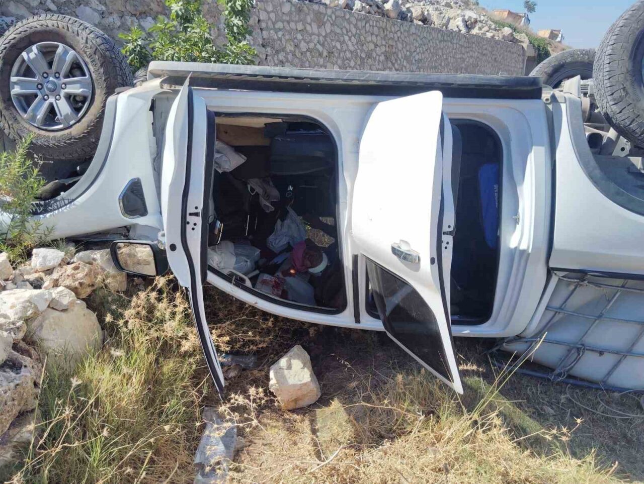Hatay’da uçurumdan yuvarlanan pikabın sürücüsü yaralandı. Kaza, Yayladağı ilçesi Yukarıokçular