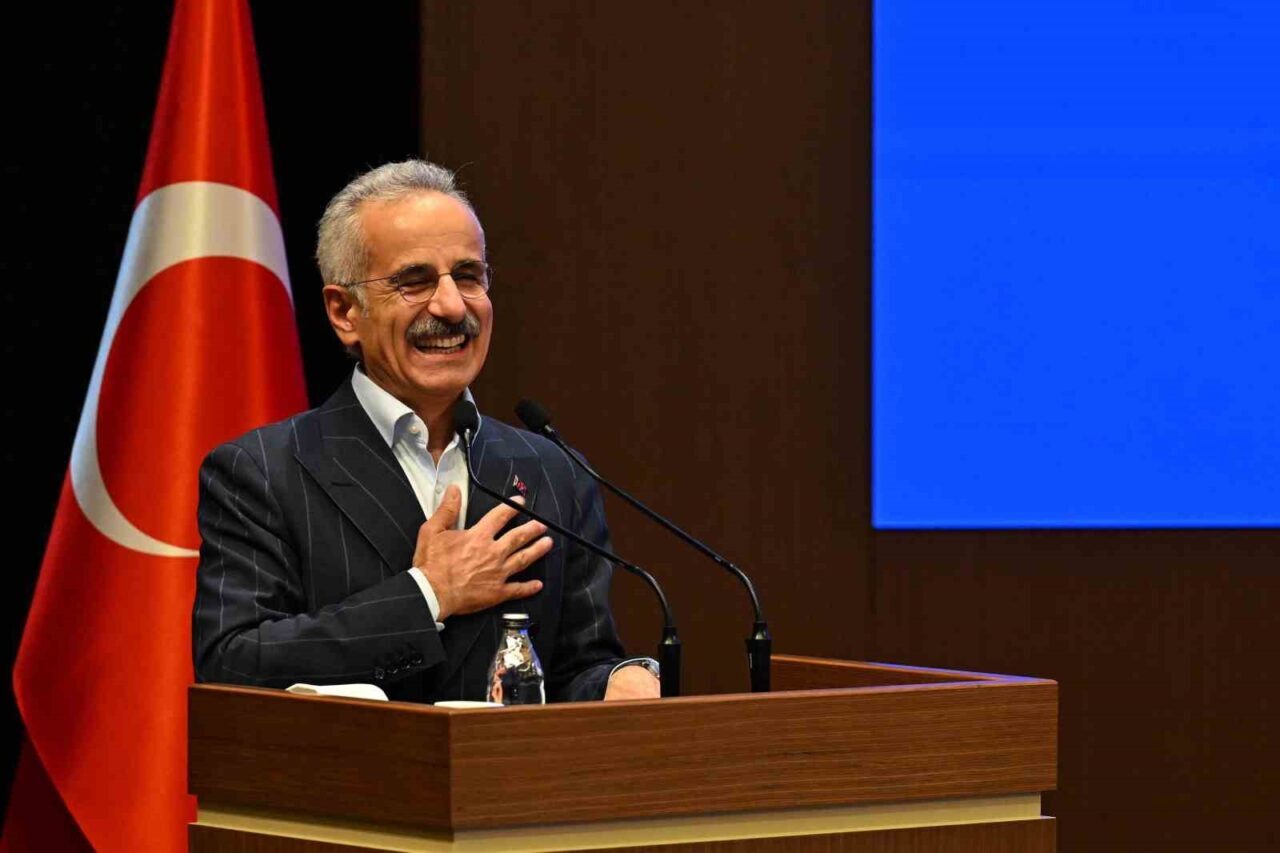 Ulaştırma ve Altyapı Bakanı Abdülkadir Uraloğlu, “Siz Esenboğa’yı metroyla buluşturamadınız