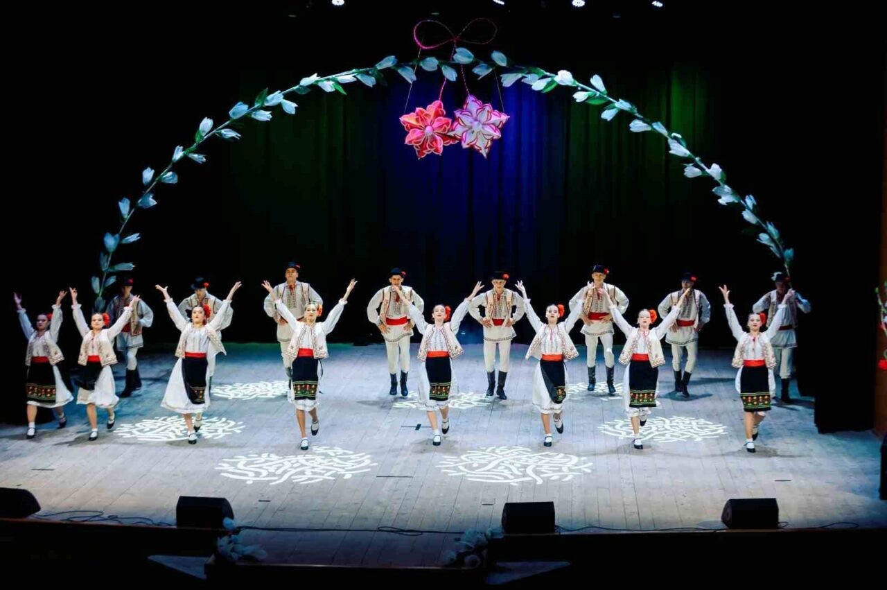 Samsun’da, “35. Uluslararası Halk Oyunları Festivali” 13 ülkenin katılımı ile