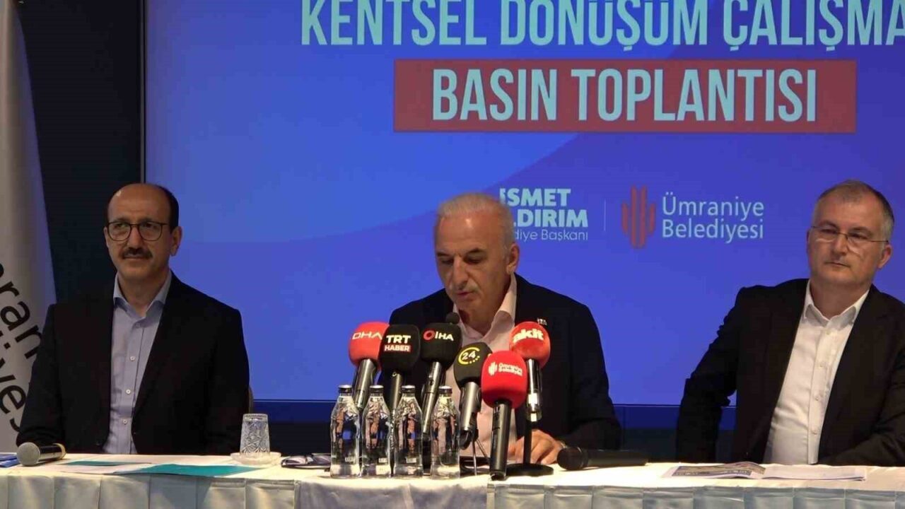 Ümraniye Belediye Başkanı İsmet Yıldırım, Topağacı Mahallesi’nde yürütülen kentsel dönüşüm