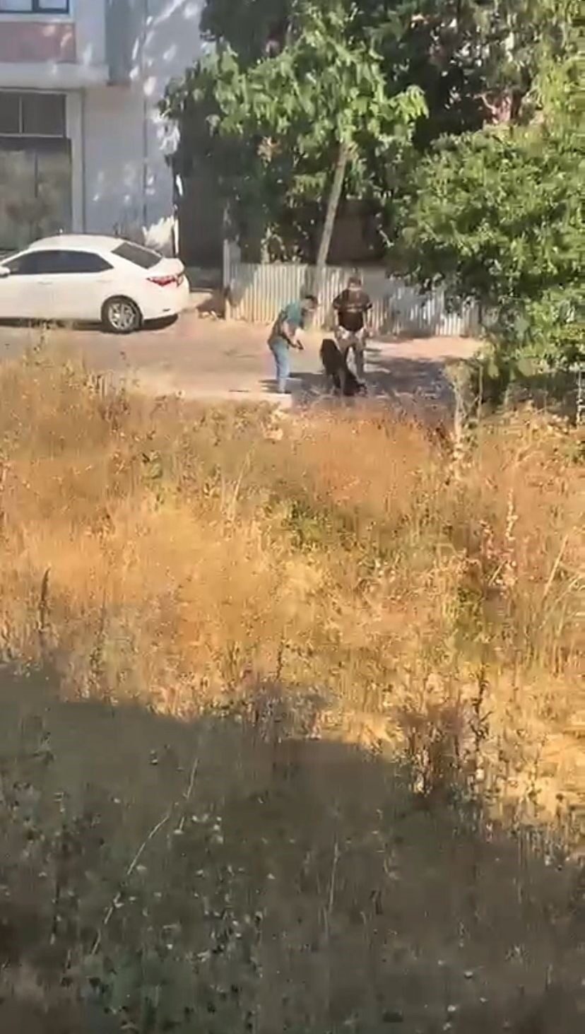 Ümraniye’de elinde silah bulunan bir kişi, sokak ortasında eski sevgilisini
