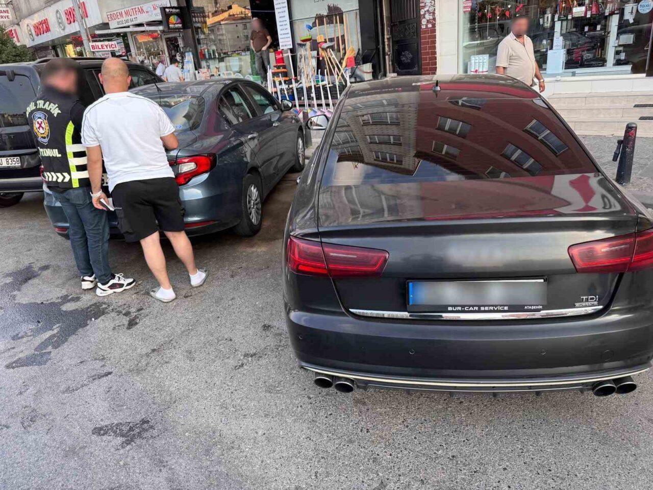 Ümraniye’de, ters yöne girerek trafiği tehlikeye atan ve aracının ‘emniyet