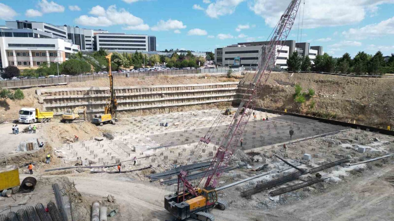 Büyükşehir Belediyesi’nin Umuttepe Kampüsü’ndeki cami ve otopark projesi sıkıntısız devam