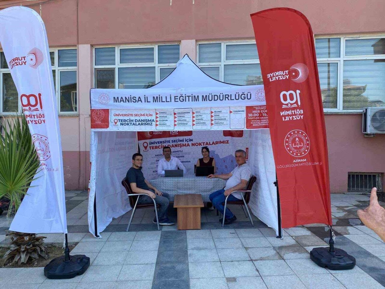 Manisa’nın Sarıgöl ilçesinde, üniversite sınavına giren yetişkinlerin tercih sürecinde profesyonel