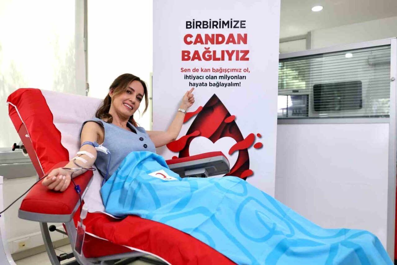 Nazlı Çelik, Cem Öğretir, Demet Şener ve Deniz Uğur gibi