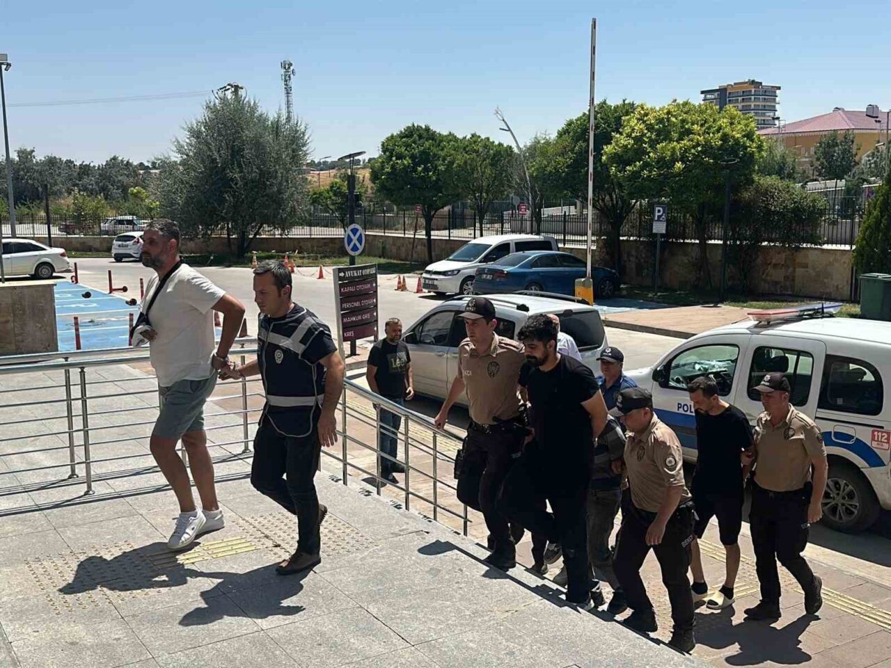 Uşak’ta toprak kayması sonucu 2 kişinin hayatını kaybettiği olayda, mahkemeye