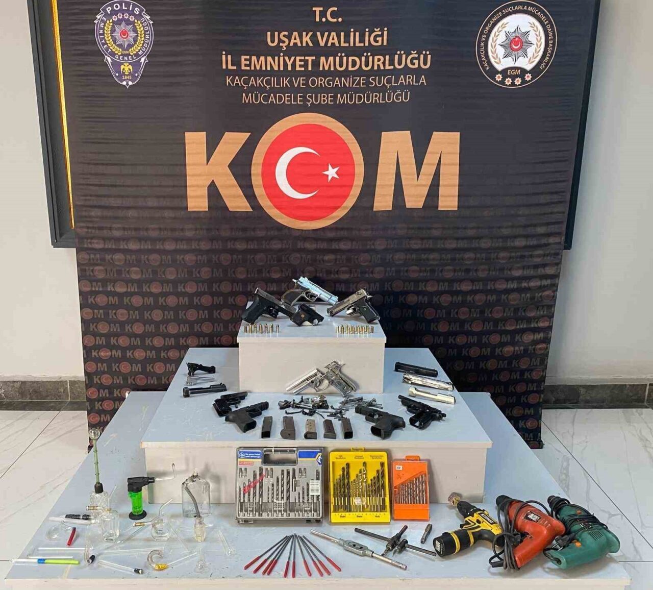 Uşak İl Emniyet Müdürlüğü KOM Şube Müdürlüğü ekiplerinden bir adrese