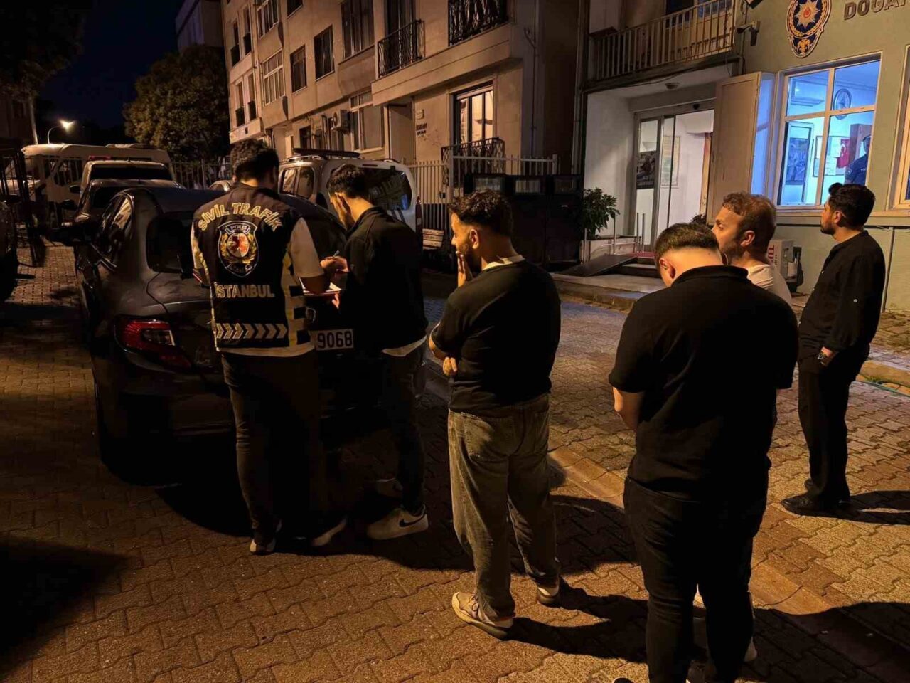 Üsküdar’da düğün konvoyu yaparak trafik akışını engelleyen 6 sürücü hakkında,