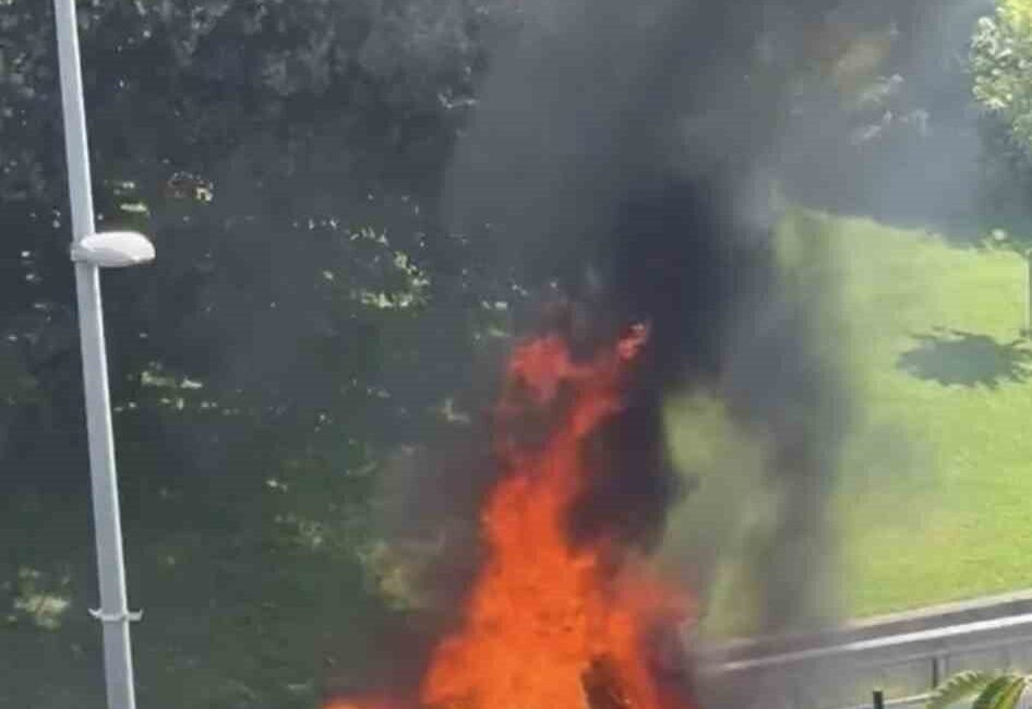 Üsküdar’da seyir halindeki bir otomobilde yangın çıktı. Sürücü son anda
